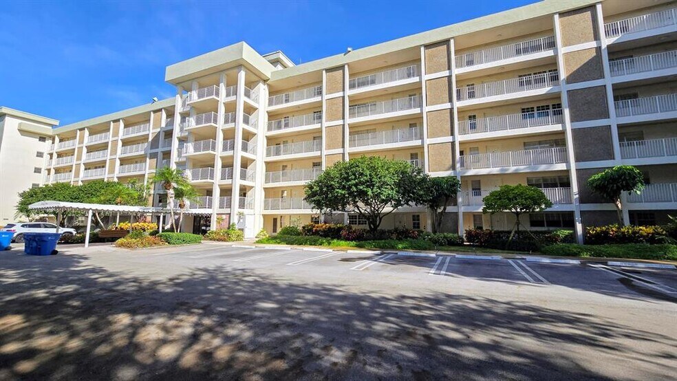 Building Photo - 3100 N Course Ln