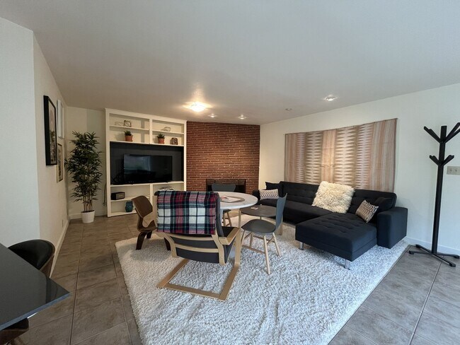 Building Photo - Spacious 1 Bedroom ADU Steps to OHSU with Soaking Tub, Rain Shower, and Treeline Views