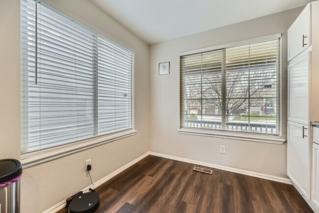 Building Photo - 5139 Sydney Ave