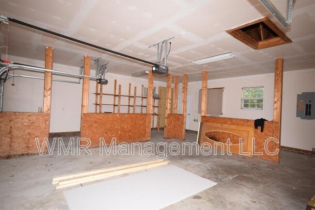 Building Photo - 771 Coachman Way