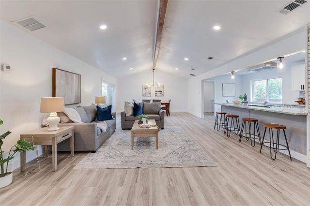 Building Photo - 9962 Larchbrook Dr