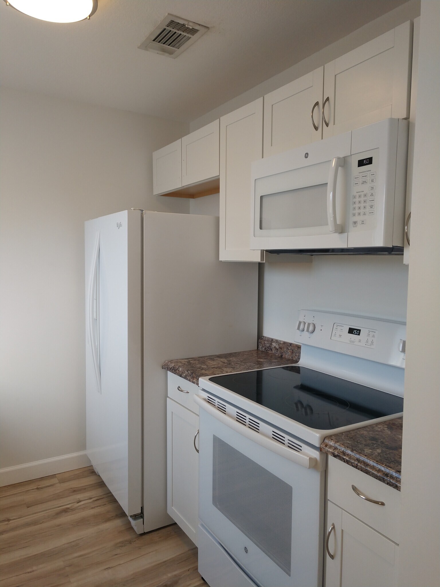 kitchen - 2510 W 9th St