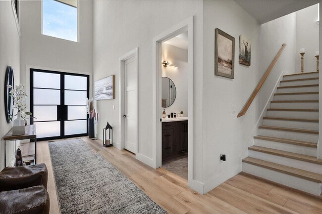 Building Photo - "Luxury 5-bedroom home offering expansive living, upscale design and seamless indoor-outdoor ente...