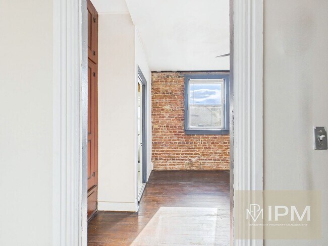 Building Photo - 219 S Union St