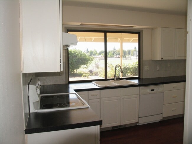 Building Photo - Nice Home in Hillsboro