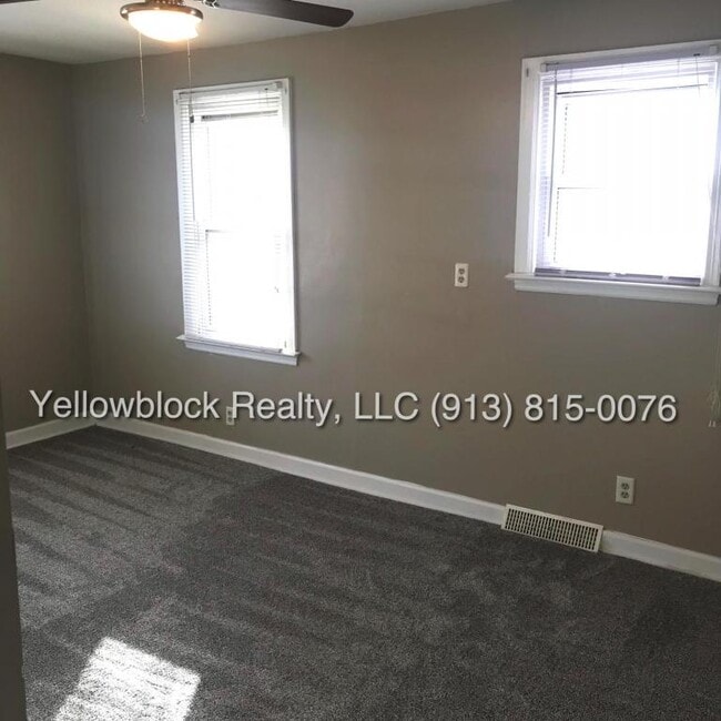 Building Photo - 320 E 79th Terrace