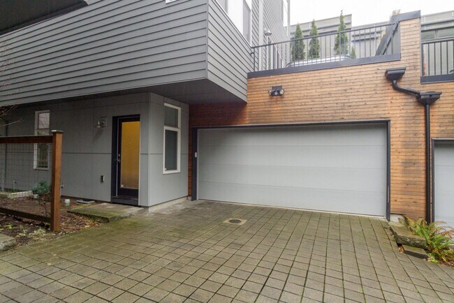 Building Photo - 3Bd/3Ba Seattle Townhome