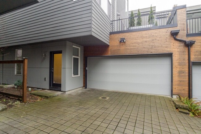 Building Photo - 3Bd/3Ba Seattle Townhouse
