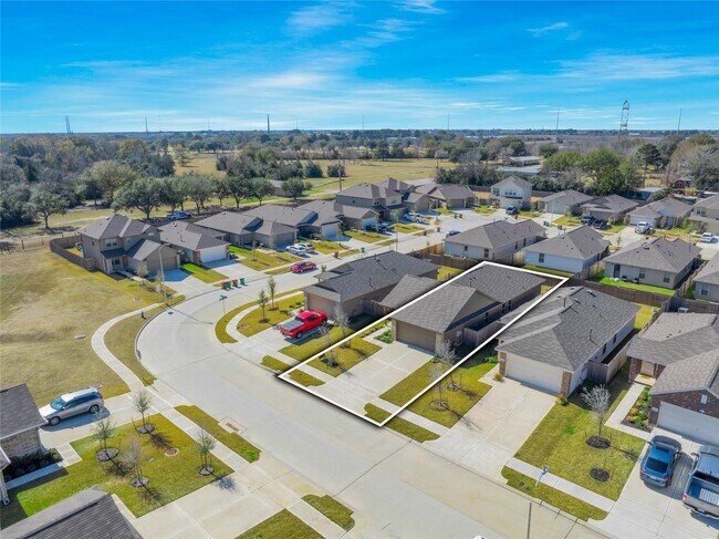 Building Photo - 17715 Grv Hl Dr