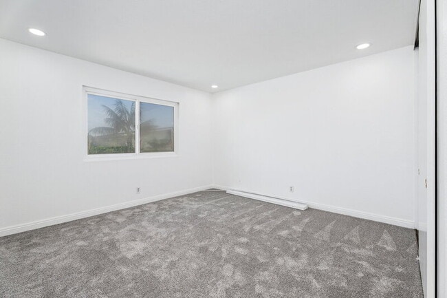 Building Photo - 8591 Naples Dr