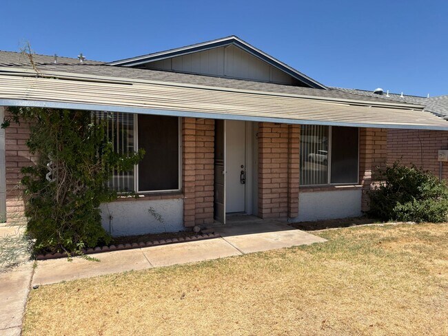 Building Photo - 55+ Single level home - Community Pool