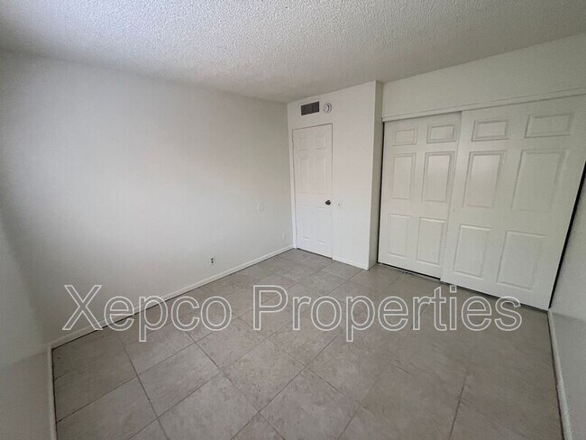 Building Photo - 556 E Chuckwalla Rd
