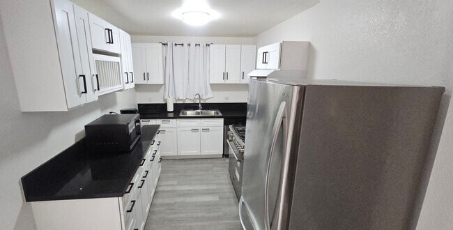 Building Photo - Charming 4BR House in Los Angeles