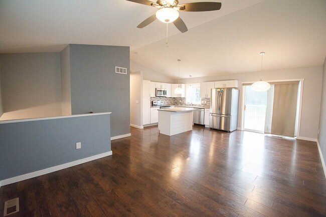 Building Photo - Gorgeous 4br home on nice lot with no backyard neighbors!