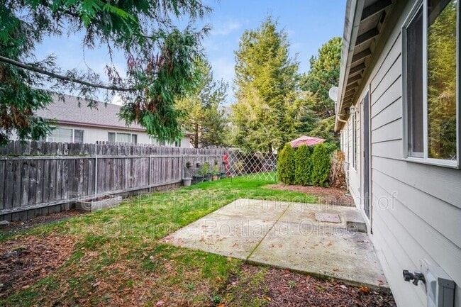 Building Photo - 3633 NE 158th Ave