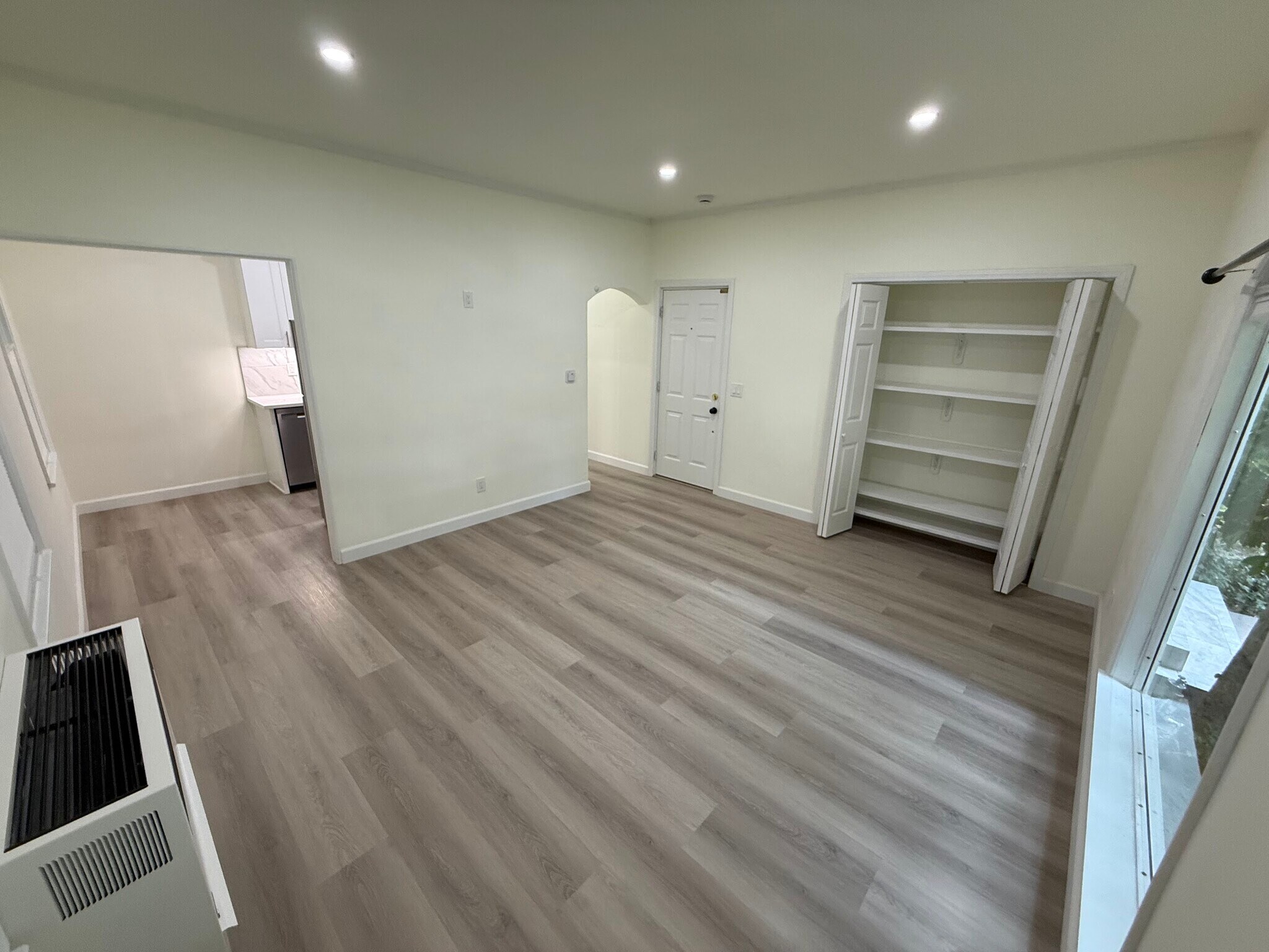 Building Photo - 208 N La Peer Dr