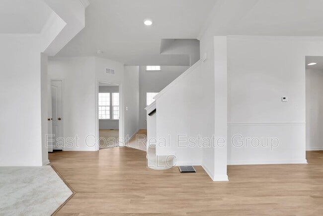 Building Photo - 204 Station Terrace W