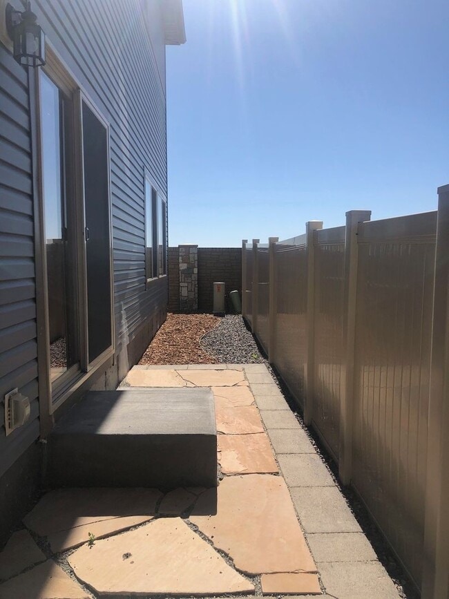 Building Photo - STUNNING 2BD + LOFT HOME WITH LUXURY UPGRA...