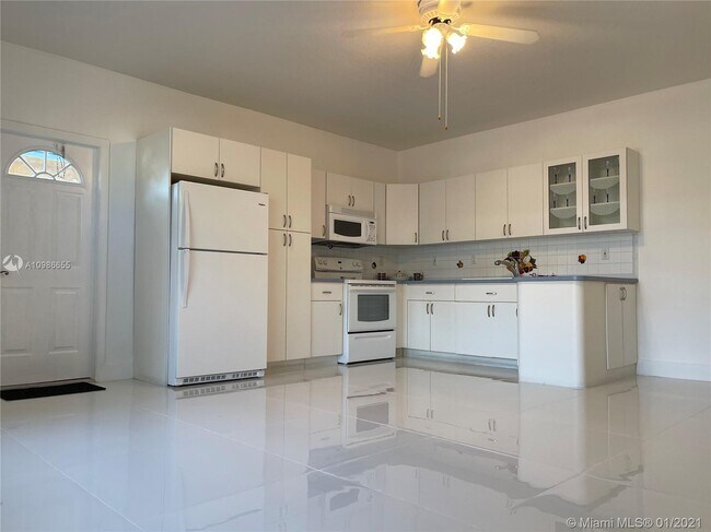 Building Photo - 14180 SW 8th Terrace