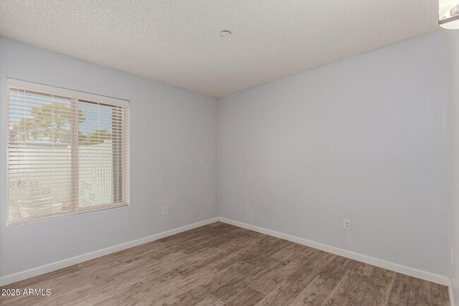 Building Photo - 712 N Santa Barbara