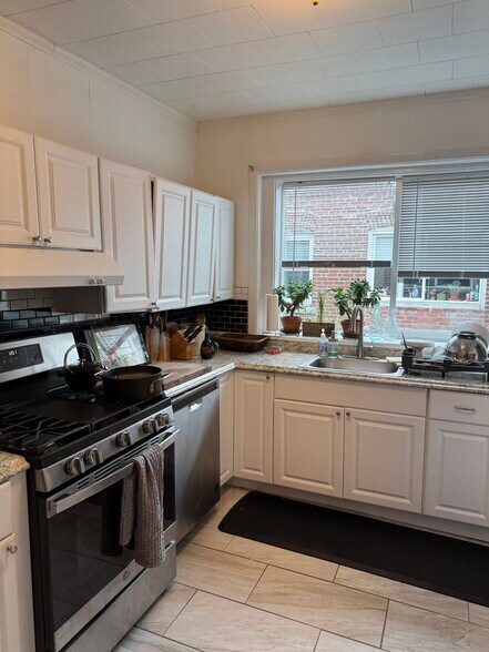 Building Photo - 809 Washington St