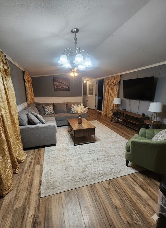 Building Photo - 7310 Pineview Dr