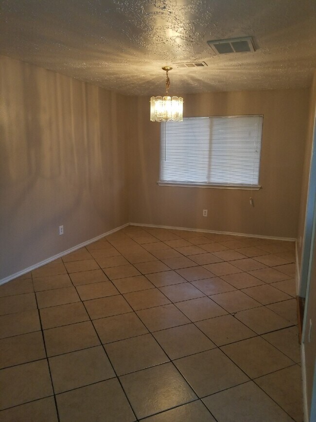 Building Photo - 7902 Arbor Glen Rd