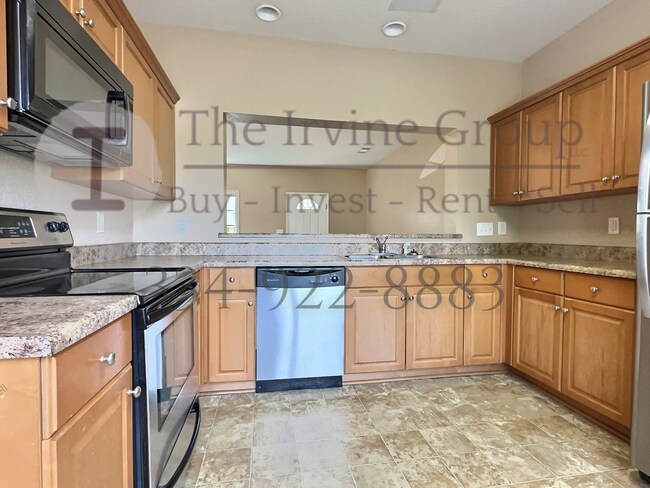 Building Photo - 3 bed 2.5 bath