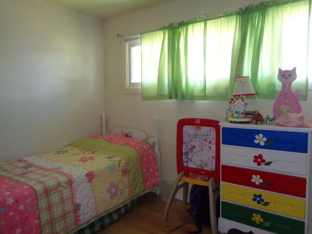 Building Photo - $1995 | 4BR/2BA | Spacious 3 bedroom For R...