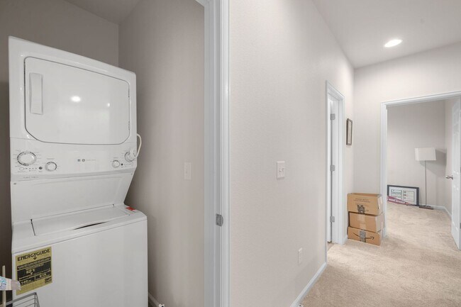 Building Photo - LUX 3BD, 2.5BA Aurora Highlands Townhome w...