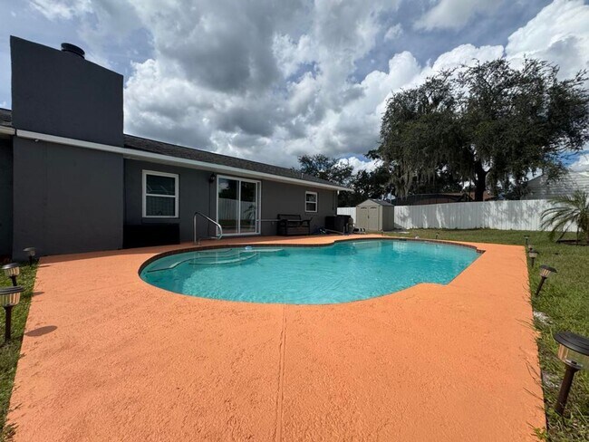 Building Photo - 3/2 Pool Home in Deltona Lakes