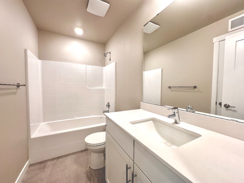 Building Photo - 15423 Admiralty Way