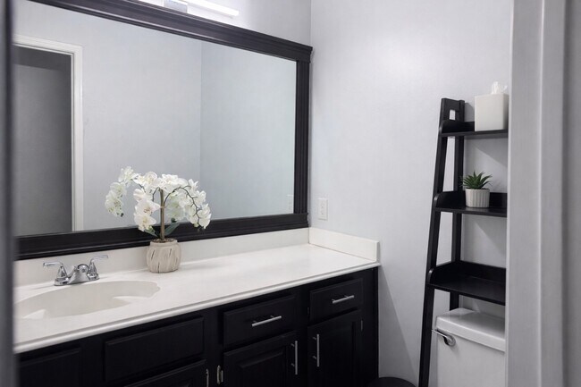 Building Photo - 16910 Country Bridge Rd