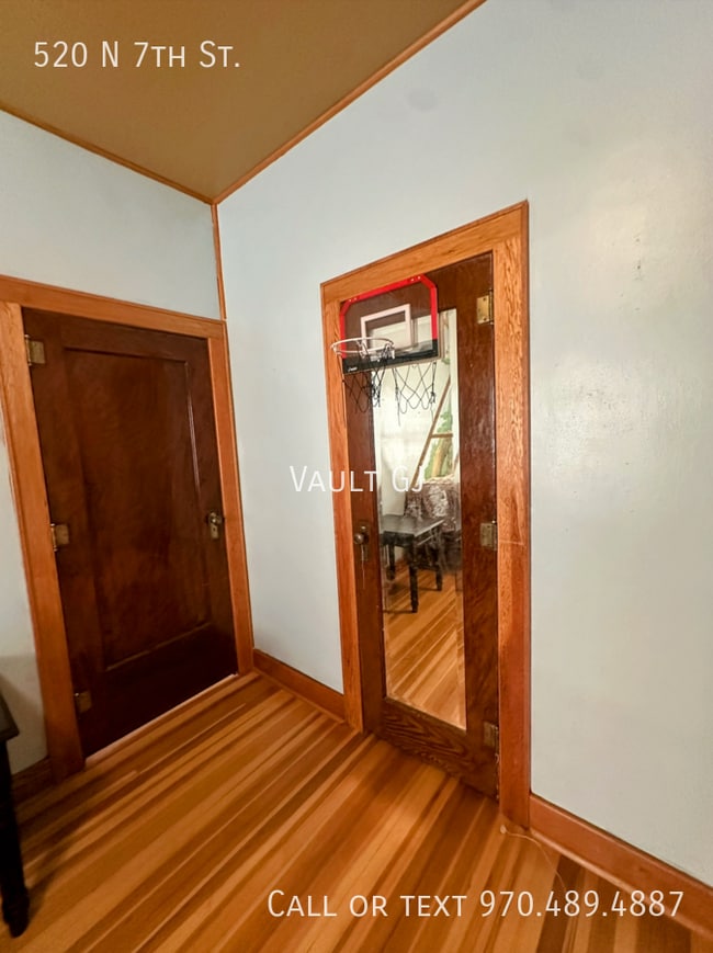 Building Photo - 520 N 7th St