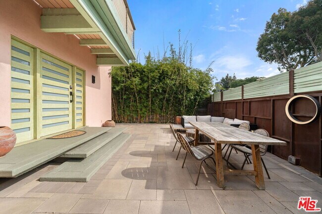 Primary Photo - 621 Rose Ave