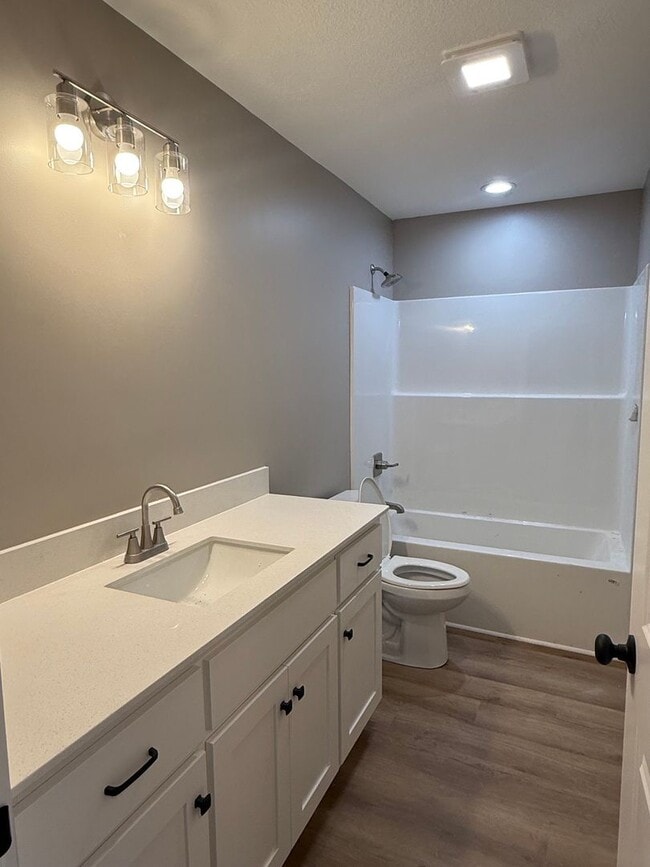 Building Photo - Benton duplex
