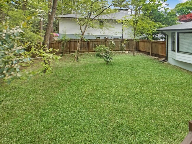 Building Photo - 377 Springdale Dr NE