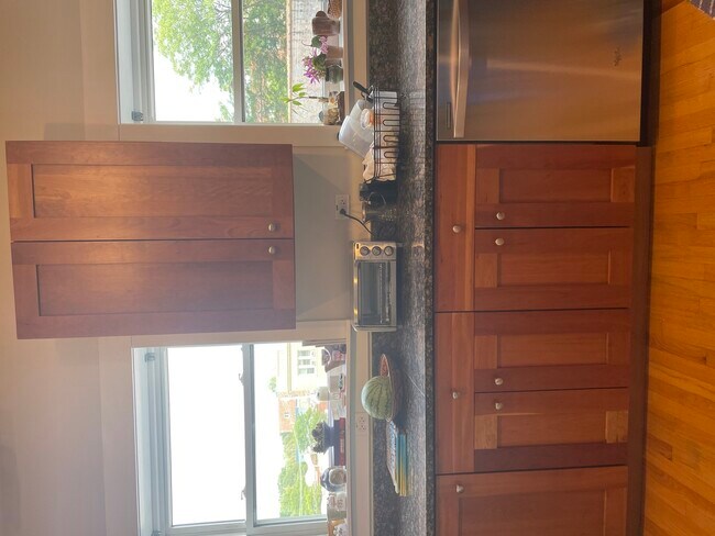 Building Photo - 2537 Prairie Ave