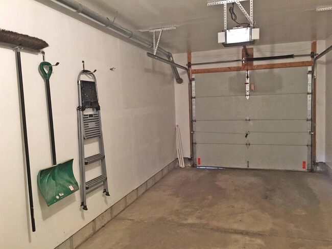 Building Photo - 2797 Barclay Way