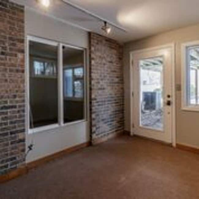 Building Photo - 1510 Woodrail Ave