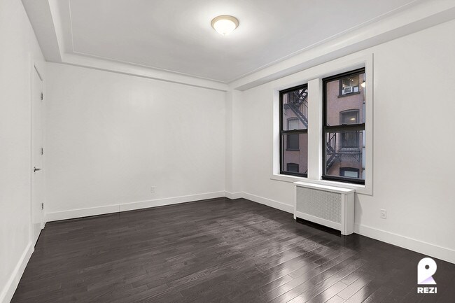 Building Photo - 15 W 55th St