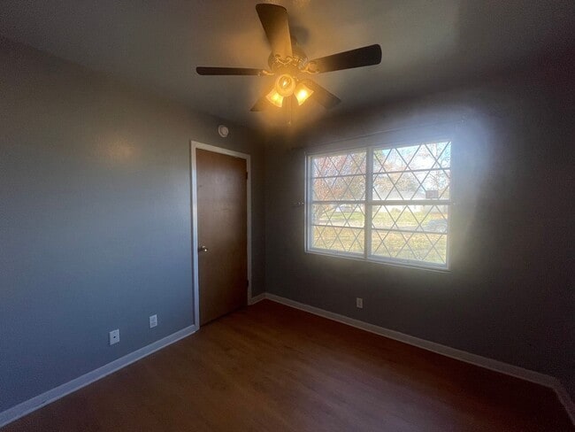 Building Photo - Hurry, Won't Last Long!