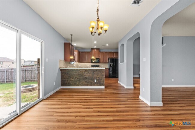 Building Photo - 1053 Sagebrush Dr