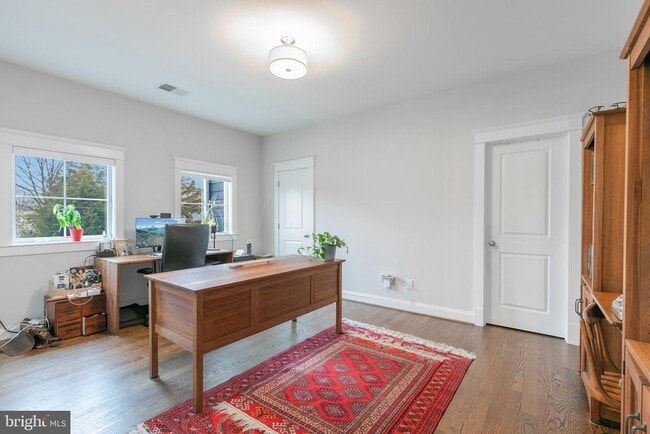 Building Photo - 7018 Statendam Ct