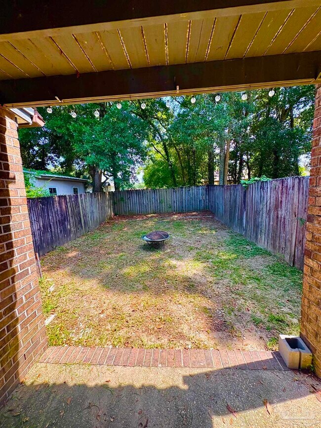 Building Photo - 193 E Burgess Rd