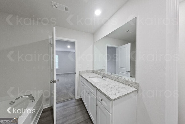 Building Photo - 3428 Bridgewood Dr