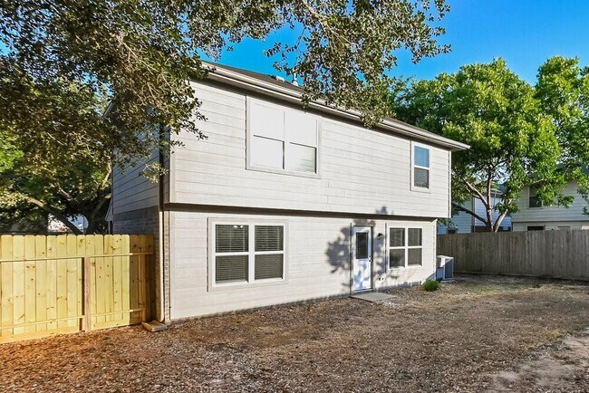 Building Photo - 19503 Rocky Bank Dr
