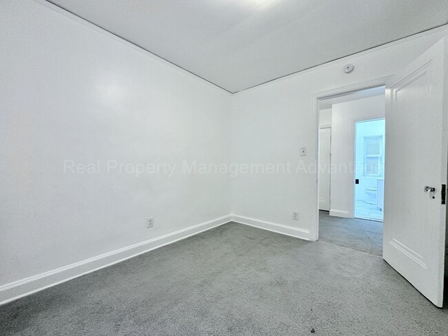 Building Photo - 17512 Roselawn St