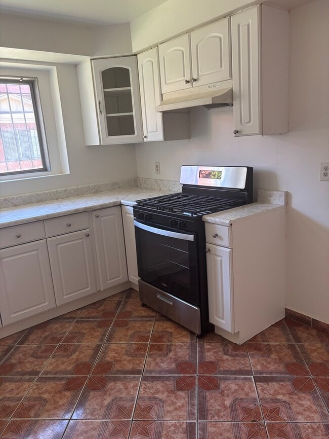 Building Photo - Pet-Friendly Spacious 4-Bedroom Condo in G...