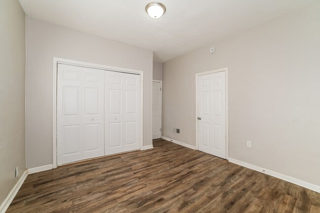 Building Photo - 1114 E Corrington Ave